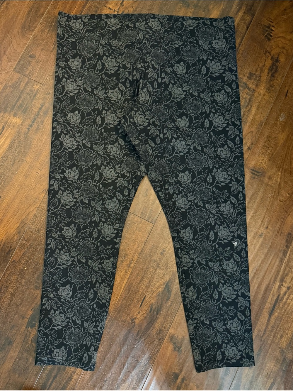 NWTLOFT Outlet leggings women's
X-Large black floral pattern